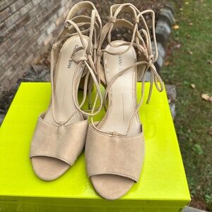 Gianni Bini Keelin Suede Block Heel Sandal Shoe New, In Box, Size: 9, Nude